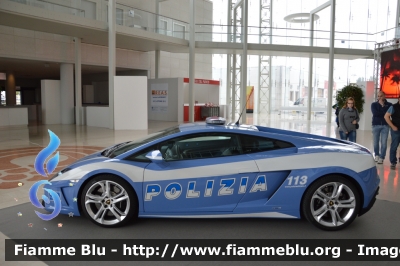 Lamborghini Gallardo II serie Restyle
Polizia di Stato
Polizia Stradale
In esposizione al Reas 2013
POLIZIA H3376
Parole chiave: Lamborghini Gallardo_IIserie_Restyle POLIZIAH3376 Reas_2013
