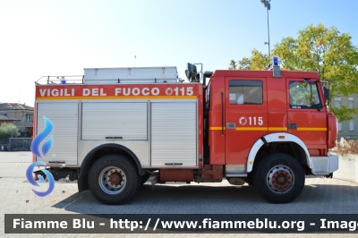 Iveco 190-26
Vigili del Fuoco
Comando Provinciale di Forlì Cesena
AutoPompaSerbatoio allestimento Baribbi
VF 15783
Parole chiave: Iveco 190-26 VF15783