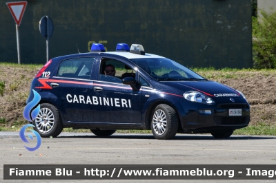 Fiat Punto VI serie
Carabinieri
Polizia Militare presso Aeronautica Militare Italiana
15° Stormo di Cervi
AM CR 390
Parole chiave: Fiat Punto_VIserie AMCR390