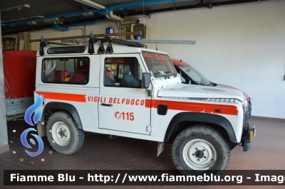 Land Rover Defender 90 
Vigili del Fuoco
Comando Provinciale di Forlì Cesena
Nucleo Radio e Telecomunicazioni
VF 22074 VF R 2779
Parole chiave: Land-Rover Defender_90 VF22074 VFR2779