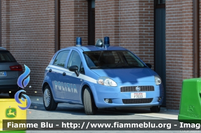 Fiat Grande Punto
Polizia di Stato
POLIZIA F7033
Parole chiave: Fiat Grande_Punto POLIZIAF7033