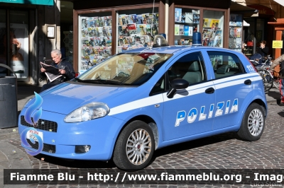 Fiat Grande Punto
Polizia di Stato
POLIZIA H0208
Parole chiave: Fiat Grande_Punto POLIZIAH0208 festa_Forze_Armate_2019