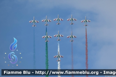 Aermacchi MB339PAN
Aeronautica Militare Italiana
313° Gruppo Addestramento Acrobatico
Stagione esibizioni 2023
Rimini Air Show 2023
Parole chiave: Aermacchi MB339PAN Air_Show_2023