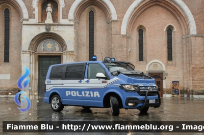 Volkswagen T6.1 Multivan
Polizia di Stato
2° Reparto Mobile - Padova
Allestito Focaccia
POLIZIA M7502
Parole chiave: Volkswagen T6.1 Multivan POLIZIA M7502