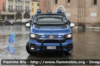Volkswagen T6.1 Multivan
Polizia di Stato
2° Reparto Mobile - Padova
Allestito Focaccia
POLIZIA M7502
Parole chiave: Volkswagen T6.1 Multivan POLIZIA M7502