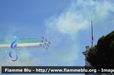 Aermacchi MB339PAN
Aeronautica Militare Italiana
313° Gruppo Addestramento Acrobatico
Stagione esibizioni 2015
Parole chiave: Aermacchi MB339PAN Festa_della_Repubblica_2015