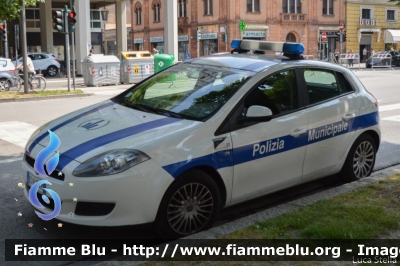 Fiat Nuova Bravo
Polizia Municipale Ferrara
Auto 21
Parole chiave: Fiat Nuova_Bravo Giro_D_Italia_2018