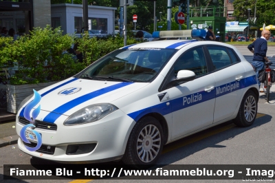 Fiat Nuova Bravo
Polizia Municipale Ferrara
Auto 33
Parole chiave: Fiat Nuova_Bravo Giro_D_Italia_2018