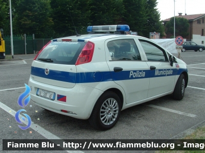 Fiat Grande Punto
Polizia Municipale
Corpo unico di Polizia Municipale Argenta-Portomaggiore-Voghiera-Masi Torello (FE)
Distaccamento di Portomaggiore
Allestimento Focaccia
POLIZIA LOCALE YA533AE
Parole chiave: Fiat Grande_Punto PoliziaLocaleYA533AE