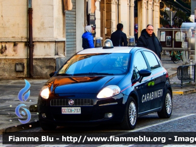 Fiat Grande Punto
Carabinieri
CC CB 737
Parole chiave: Fiat Grande_Punto CCCB737