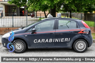 Fiat Grande Punto
Carabinieri
CC CJ 719
Parole chiave: Fiat Grande_Punto CCCJ719