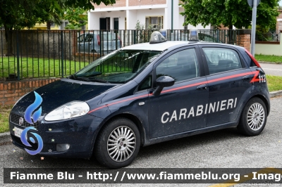 Fiat Grande Punto
Carabinieri
CC CJ 719
Parole chiave: Fiat Grande_Punto CCCJ719