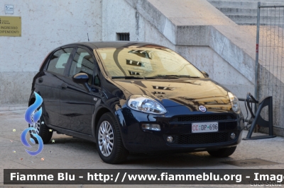 Fiat Punto VI serie
Carabinieri
CC DP 696
Parole chiave: Fiat Punto_VIserie CCDP696 Raduno_ANC_2018