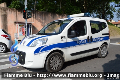 Fiat Qubo
Polizia Municipale Ferrara
Auto 39
Parole chiave: Fiat Qubo Giro_D_Italia_2018