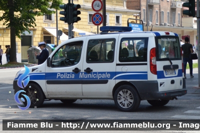 Fiat Doblò II serie
Polizia Municipale Ferrara
Auto 27
Parole chiave: Fiat Doblò_IIserie Giro_D_Italia_2018