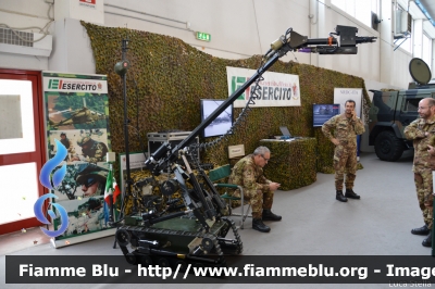 Robot per Disinnesco Ordigni Esplosivi
Esercito Italiano
Artificieri dell'Esercito
Parole chiave: Reas_2015