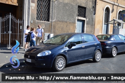 Fiat Grande Punto
Esercito Italiano
EI CY 814

Parole chiave: Fiat Grande_Punto EICY814 Fetsa_Della_Repubblica_2015