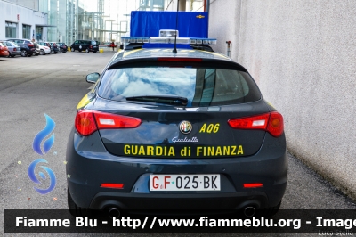 Alfa Romeo Nuova Giulietta
Guardia di Finanza
Allestita NCT Nuova Carrozzeria Torinese
Decorazione Grafica Artlantis
GdiF 025 BK
Parole chiave: Alfa-Romeo Nuova_Giulietta GdiF025BK Reas_2015