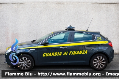 Alfa Romeo Nuova Giulietta
Guardia di Finanza
Allestita NCT Nuova Carrozzeria Torinese
Decorazione Grafica Artlantis
GdiF 025 BK
Parole chiave: Alfa-Romeo Nuova_Giulietta GdiF025BK Reas_2015
