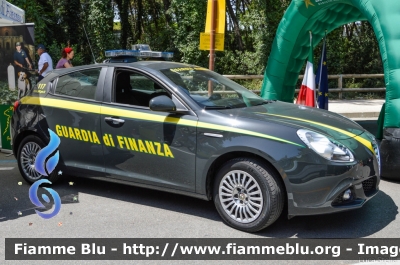 Alfa Romeo Nuova Giulietta
Guardia di Finanza
GdiF 467 BK
Parole chiave: Alfa-Romeo Nuova_Giulietta GdiF467BK