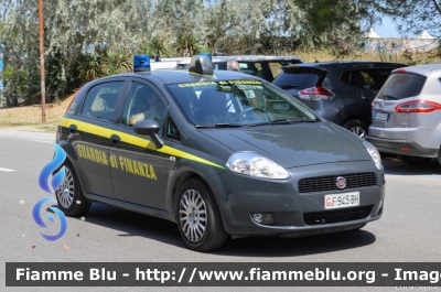 Fiat Grande Punto
Guardia di Finanza
GdiF 945 BH
Parole chiave: Fiat Grande_Punto GdiF945BH