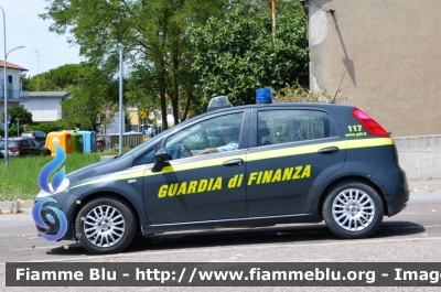Fiat Grande Punto
Guardia di Finanza
GdiF 945 BH
Parole chiave: Fiat Grande_Punto GdiF945BH