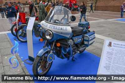 Moto Guzzi 850 T3
Polizia di Stato
Polizia Stradale
Parole chiave: Moto-Guzzi 850_T3 Festa_della_Polizia_2023