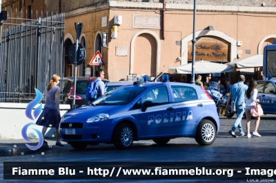 Fiat Grande Punto
Polizia di Stato
POLIZIA H3192
Parole chiave: Fiat Grande_Punto POLIZIAH3192 Festa_della_Repubblica_2015