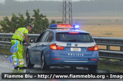 Bmw 318 F31 Touring
Polizia di Stato
Polizia Stradale in servizio sulla rete autostradale di Autostrade per l'Italia
Autovettura allestita Marazzi
Decorazione Grafica Artlantis
POLIZIA H8929
Parole chiave: Bmw 318_F31_Touring POLIZIAH8929