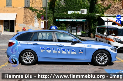 Bmw 320 F31 Touring
Polizia di Stato
Polizia Stradale in servizio sulla rete autostradale di Autostrade per l'Italia
Autovettura allestita Marazzi
Decorazione Grafica Artlantis
POLIZIA H8930
Parole chiave: Bmw 320_F31_Touring POLIZIAH8930 Festa_della_Repubblica_2018