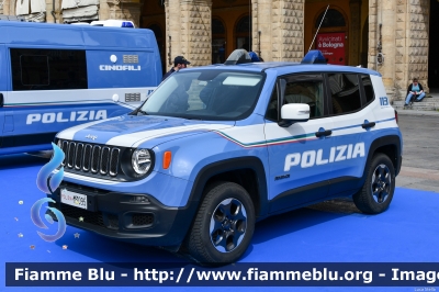 Jeep Renegade
Polizia di Stato
Unità Artificieri
POLIZIA M3095
Parole chiave: Jeep Renegade POLIZIAM3095 Festa_della_Polizia_2023