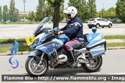 Bmw R1200RT II serie
Polizia di Stato
Polizia Stradale
Moto Gialla
In scorta al Giro d'Italia 2019
Parole chiave: Bmw R1200RT_IIserie Giro_D_Italia_2019