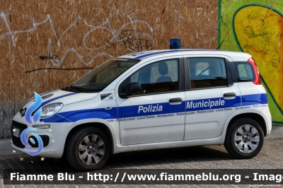 Fiat Nuova Panda II serie
Polizia Municipale Ferrara
Auto 6
Parole chiave: Fiat Nuova_Panda_II serie Festa_della_Polizia_2019