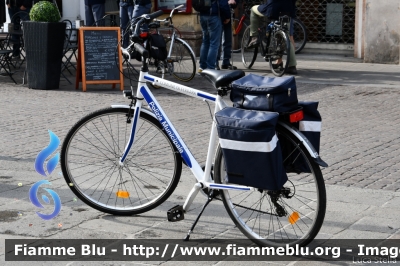 Biciclette
Polizia Municipale Ferrara
Parole chiave: Biciclette Festa_della_Polizia_2019