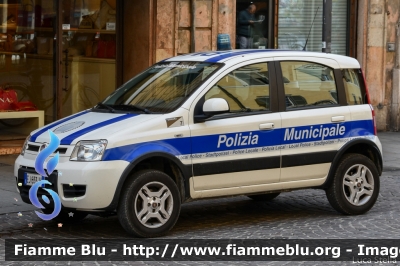 Fiat Nuova Panda 4x4 I serie
Polizia Municipale Ferrara
Allestimento Focaccia
Auto 7
Parole chiave: Fiat Nuova_Panda_4x4_Iserie Festa_della_Polizia_2019