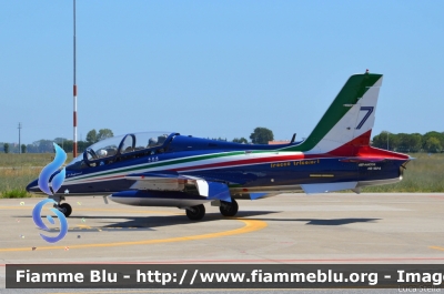 Aermacchi MB339PAN
Aeronautica Militare Italiana
313° Gruppo Addestramento Acrobatico
Stagione esibizioni 2017
Pony 7
Parole chiave: Aermacchi MB339PAN