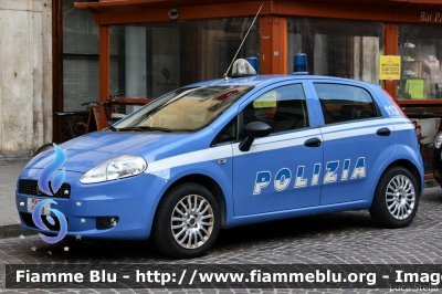 Fiat Grande Punto
Polizia di Stato
POLIZIA H1208
Parole chiave: Fiat Grande_Punto POLIZIAH1208