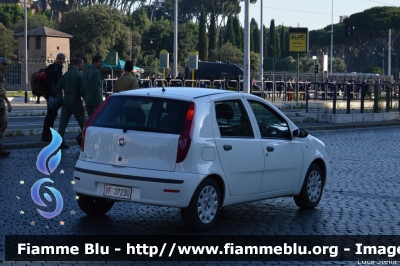 Fiat Punto III serie
Vigili del Fuoco
Comando Provinciale di Roma
VF 27230
Parole chiave: Fiat Punto_IIIserie VF27230 Festa_della_Repubblica_2015