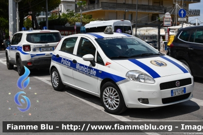 Fiat Grande Punto
Polizia Locale Rimini
POLIZIA LOCALE YA 141 AM
Parole chiave: Fiat Grande_Punto POLIZIALOCALEYA141AM Air_Show_2023