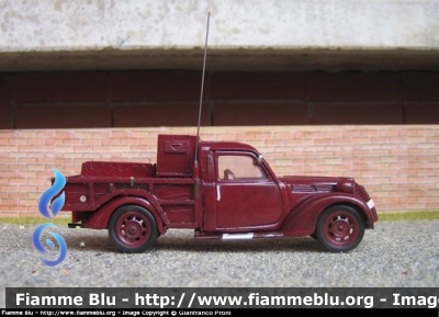 Fiat 1100 BLR
Fiat 1100 BLR Camionetta-Carro Radio
Polizia di Stato
(Ragg. Celere Milano - 1951)

Parole chiave: Fiat 1100 BLR