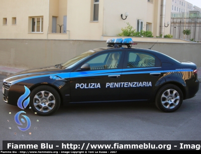 Alfa Romeo 159
Polizia Penitenziaria
Autovettura Utilizzata dal Nucleo Radiomobile per i Servizi Istituzionali
POLIZIA PENITENZIARIA 533 AE
Parole chiave: Alfa-Romeo 159 PoliziaPenitenziaria533AE