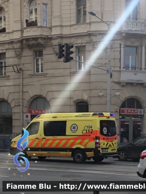 Mercedes-Benz Sprinter III serie restyle
Magyarország - Hungary - Ungheria
Országos Mentőszolgálat
Servizio Ambulanze Nazionale-Budapest
Parole chiave: Mercedes-Benz Sprinter_IIIserie_restyle Ambulanza