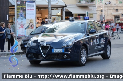 Alfa Romeo Nuova Giulietta restyle
Polizia Locale Molfetta
POLIZIA LOCALE YA 550 AH
allestimento DMC Custom Tailored
Parole chiave: Alfa-Romeo Nuova Giulietta_restyle_POLIZIALOCALEYA550AH