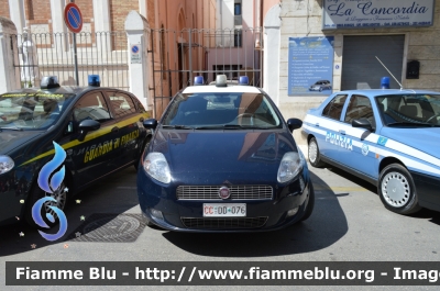 Fiat Grande Punto
Carabinieri
CC DD 076
Parole chiave: Fiat Grande Punto_CCDD076