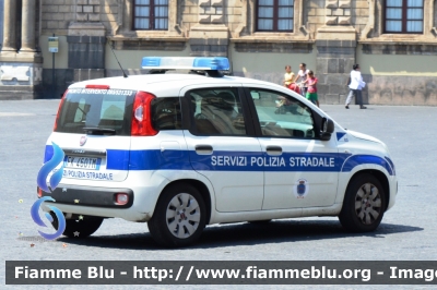Fiat Nuova Panda II serie
Polizia Locale
Comune di Catania
Servizi Polizia Stradale
Parole chiave: Fiat Nuova Panda_II serie