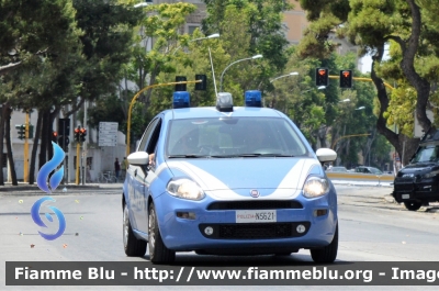 Fiat Punto VI serie
Polizia di Stato
Allestimento Nuova Carrozzeria Torinese
Decorazione grafica Artlantis
POLIZIA N5621
Parole chiave: Fiat Punto_VI serie_POLIZIAN5621