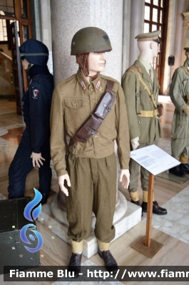 Uniforme
Reali Carabinieri 
Regno del Sud
Gruppi di Combattimento 
Battle Dress Inglese
Parole chiave: Uniforme