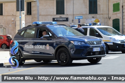 Seat Arona
Polizia Locale
Comune di Giovinazzo (Ba)
Auto 2
allestimento Ciabilli
Parole chiave: Seat Arona