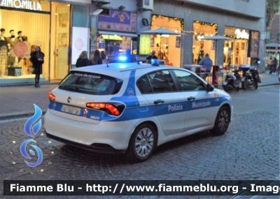 Fiat Nuova Tipo
Polizia Municipale Napoli
Codice Automezzo: 59
POLIZIA LOCALE YA 045 AP
Parole chiave: Fiat Nuova Tipo_POLIZIALOCALEYA045AP