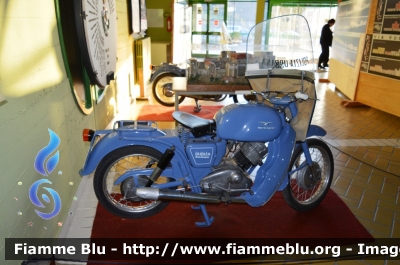 Moto Guzzi Lodola GT235cc
Polizia Urbana Melfi (Pz)
Veicolo Storico esposto nel Palazzo di Città
Parole chiave: Moto Guzzi_Lodola GT235cc